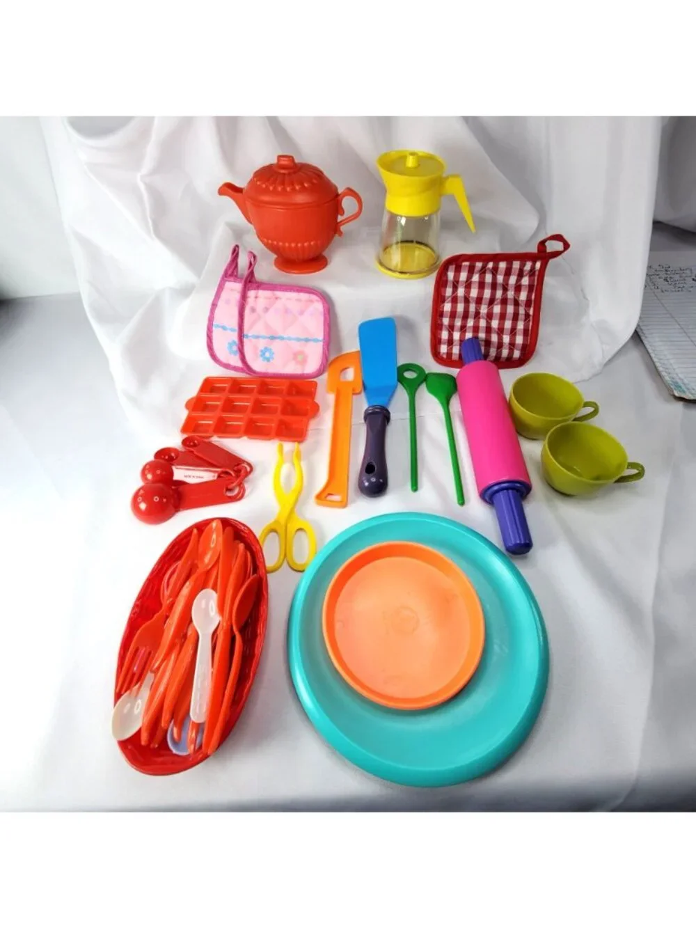 Vintage 41-Piece Kids Plastic Kitchen Play Set W/ Utensils Cups Plates Ice Tray - Picture 2 of 8